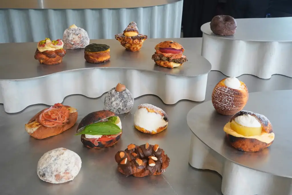 横浜臨港パークにオープンするI’m donut?とdacōの新店舗外観