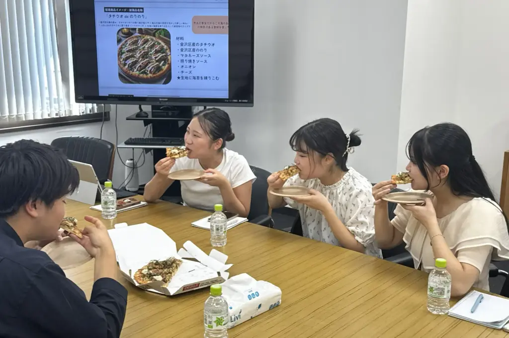 ピザーラ×横市コラボ！地元食材の太刀魚ピザが浜大祭で限定販売