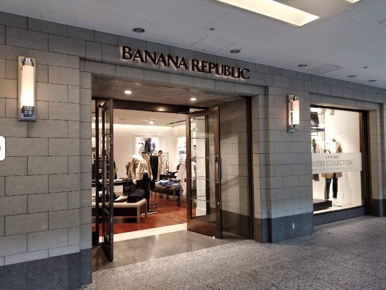 バナナ・リパブリック横浜ランドマークプラザ店の外観